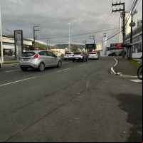 Quarta-feira de trânsito intenso nas ruas de Itajaí e Balneário