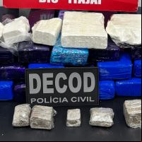 Polícia estoura ponto de tráfico de drogas