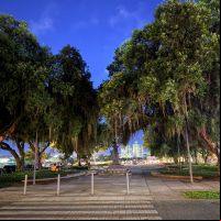Praças do centro ficam no escuro em “horário de inverno”