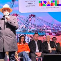 Dono da JBS participa de cerimônia com Lula e diz que em três meses porto estará no auge