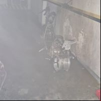 Scooter elétrica pega fogo durante carregamento