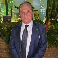 Manoel Pereira, da rede Fort, é homenageado nesta noite como empresário do ano de Itajaí