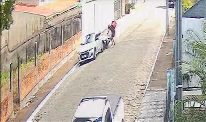 Carro tinha sido recém-comprado por morador do Dom Bosco (Foto: Reprodução)