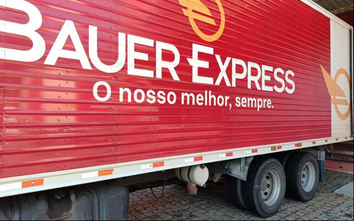 Caminhões da Bauer ficaram no pátio da unidade de Itajaí (Foto: Divulgação)