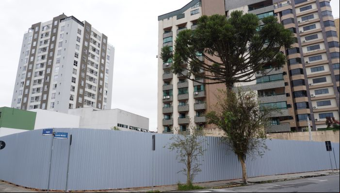 Imóveis já foram demolidos para o futuro empreendimento (Foto: João Batista)