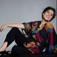 Cantora peixeira lança releitura após 15 anos afastada da cena musical