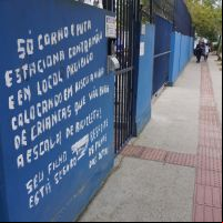 Pichação “malcriada” em muro de creche faz alerta