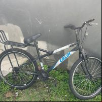 Morador luta com ladrão de bicicleta