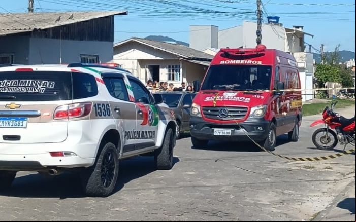 Revólver usado no crime foi escondido em roupas (Foto: Reprodução/Leitor)