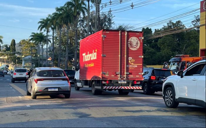 Trânsito travado entre Itajaí e Balneário Camboriú