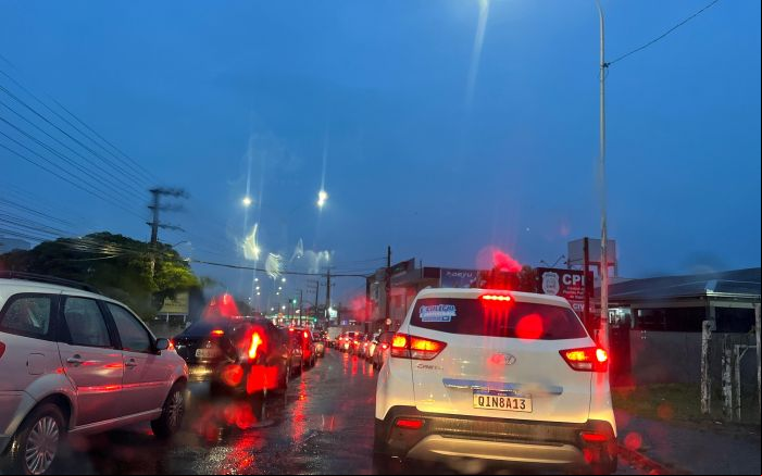 Balneário Camboriú tem centro congestionado e BR 101 com lentidão nos dois sentidos